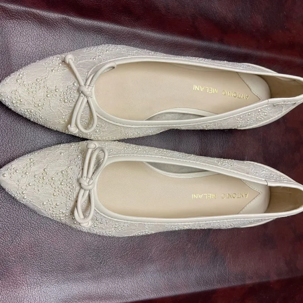 Antonio Melani new off white beige‎ lace embellished flats, size 6 1/2